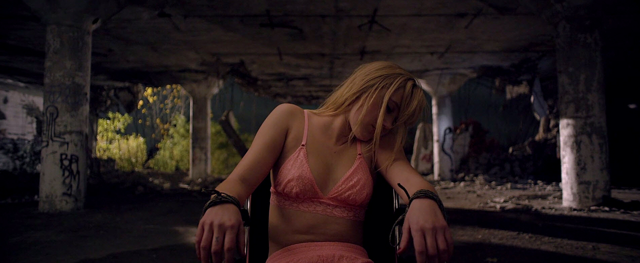 maikamonroe-itfollows01039.jpg